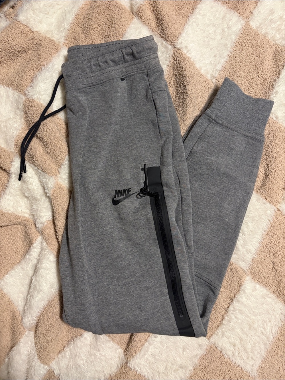 Nike women’s Grey tech Jogger Sweatpants with Black Zipper Detail XS